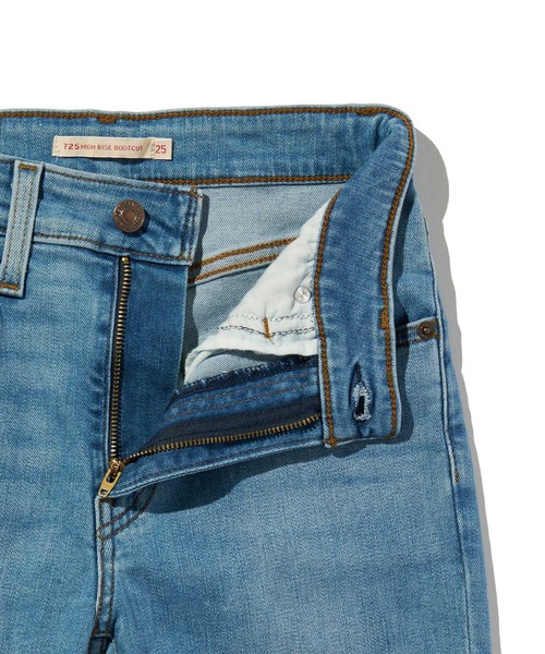 Levi's(リーバイス)の「Levi's/リーバイス 725 ハイライズ ブーツカット ライトインディゴ(デニムパンツ・レディース・ライトインディゴブルー・28inch/27inch/26inch/25inch/24inch/23inch)」の9枚目の写真