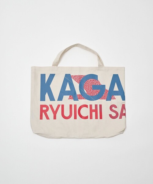 ADAM ET ROPE'(アダムエロペ)の「【KAGAMI+ Ryuichi Sakamoto × 10Culture / ADAM ET ROPE'】KAGAMI+ TOTE BAG(トートバッグ・メンズ・ベージュ・FREE)」の2枚目の写真