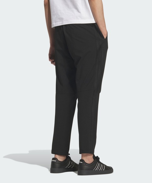 adidas(アディダス)の「ストレッチ ツイル レギュラーフィット テーパードレッグ 10分丈 オープンヘム パンツ / アディダス adidas(スウェットパンツ・メンズ・ブラック×ブラック・XX-LARGE/3XL/LARGE/MEDIUM/SMALL/X-LARGE)」の2枚目の写真