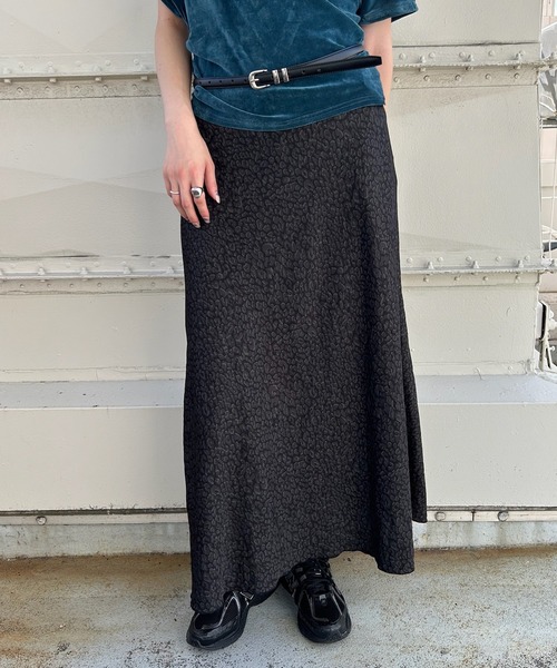 Ameri（アメリ）の「LEOPARD BIAS NARROW SKIRT（スカート・レディース・ブラウン/ブラック・SMALL/MEDIUM）」の2枚目の写真