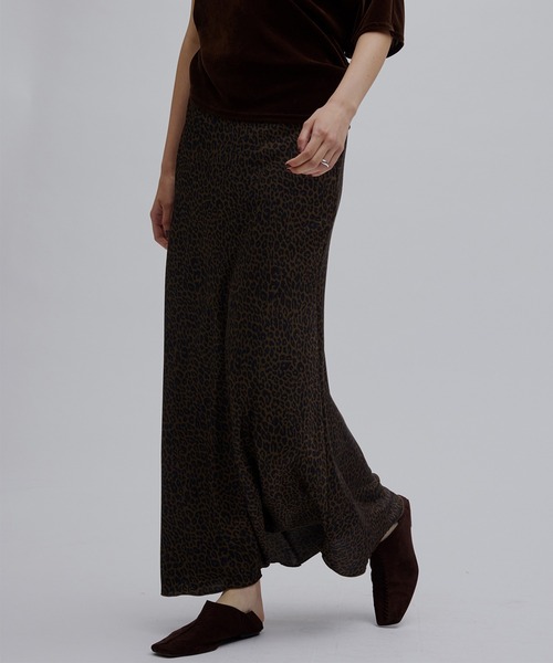 Ameri（アメリ）の「LEOPARD BIAS NARROW SKIRT（スカート・レディース・ブラウン/ブラック・SMALL/MEDIUM）」の5枚目の写真
