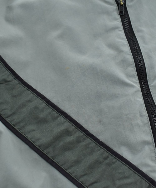 MILITARY(ミリタリー)の「【USED】U.S ARMY IPFU トレーニングジャケット(ナイロンジャケット・メンズ・グレー・X-LARGE)」の4枚目の写真