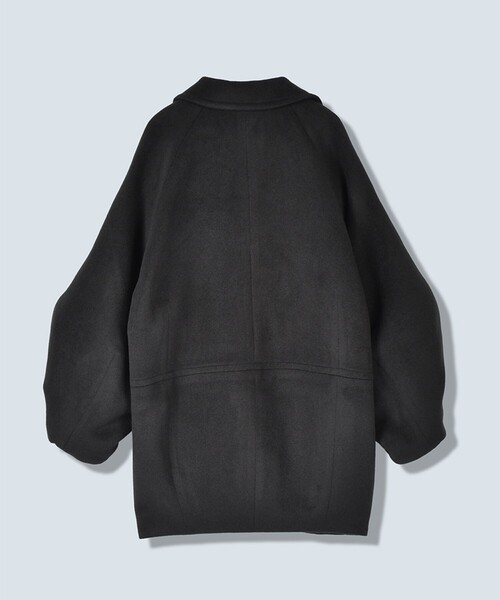 OMMO(オーエムエムオー)の「【OMMO(オーエムエムオー)】WRAP CUFF OVER COAT/コクーンオーバーコート(チェスターコート・レディース・ブラック/ホワイト/グレー・38/36)」の4枚目の写真