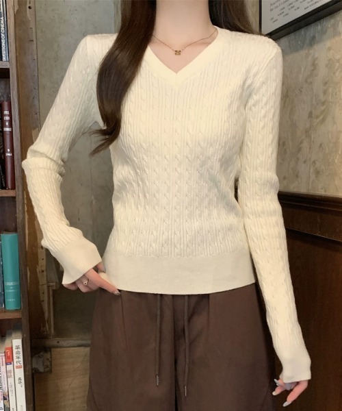 AMAJI(アマジ)の「ケーブル編み Vネック ニットトップス(ニット/セーター・レディース・グレー/ブラック/ベージュ・FREE)」の6枚目の写真