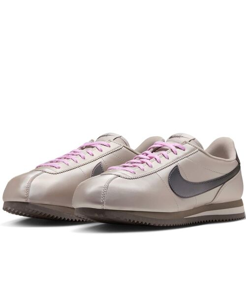 NIKE(ナイキ)の「ナイキ コルテッツ SE ウィメンズシューズ / Nike Cortez SE Women's Shoes IO9993-200 Cream II(スニーカー・レディース・ブラウン系その他2・22.5/26/23.5/25/24.5/24/23)」の5枚目の写真