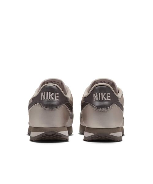 NIKE(ナイキ)の「ナイキ コルテッツ SE ウィメンズシューズ / Nike Cortez SE Women's Shoes IO9993-200 Cream II(スニーカー・レディース・ブラウン系その他2・22.5/26/23.5/25/24.5/24/23)」の6枚目の写真