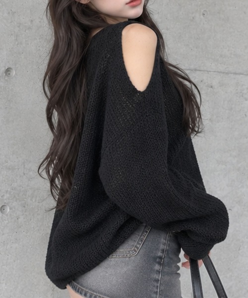 GLAMOROUS JANE(グラマラスジェーン)の「オープンショルダーVネックニット(ニット/セーター・レディース・ベージュ/ブラック/ホワイト・FREE)」の9枚目の写真