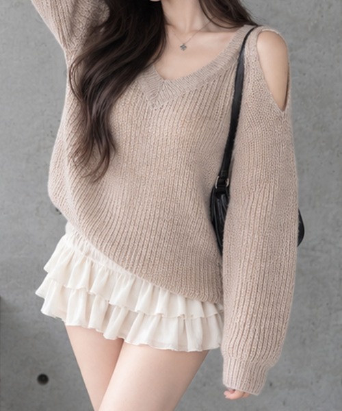 GLAMOROUS JANE(グラマラスジェーン)の「オープンショルダーVネックニット(ニット/セーター・レディース・ベージュ/ブラック/ホワイト・FREE)」の12枚目の写真