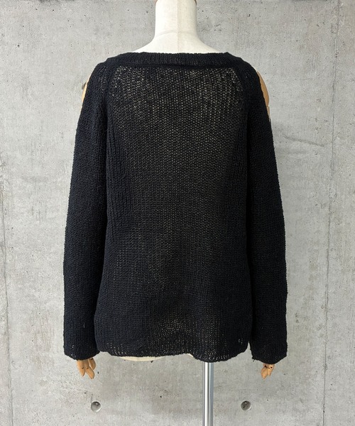 GLAMOROUS JANE(グラマラスジェーン)の「オープンショルダーVネックニット(ニット/セーター・レディース・ベージュ/ブラック/ホワイト・FREE)」の19枚目の写真