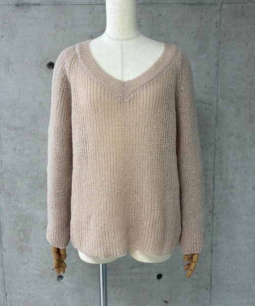 GLAMOROUS JANE(グラマラスジェーン)の「オープンショルダーVネックニット(ニット/セーター・レディース・ベージュ/ブラック/ホワイト・FREE)」の20枚目の写真