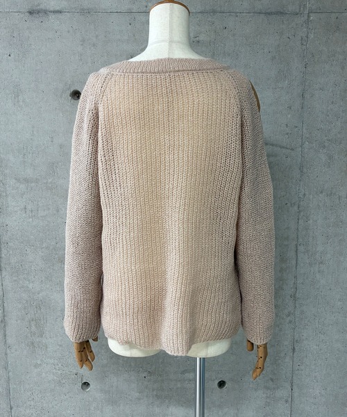 GLAMOROUS JANE(グラマラスジェーン)の「オープンショルダーVネックニット(ニット/セーター・レディース・ベージュ/ブラック/ホワイト・FREE)」の22枚目の写真