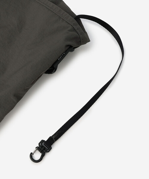 STANDARD SUPPLY（スタンダードサプライ）の「STANDARD SUPPLY | DRAW STRING SHOULDER L GREY UNISEX（ショルダーバッグ・レディース・グレー・ONE）」の8枚目の写真