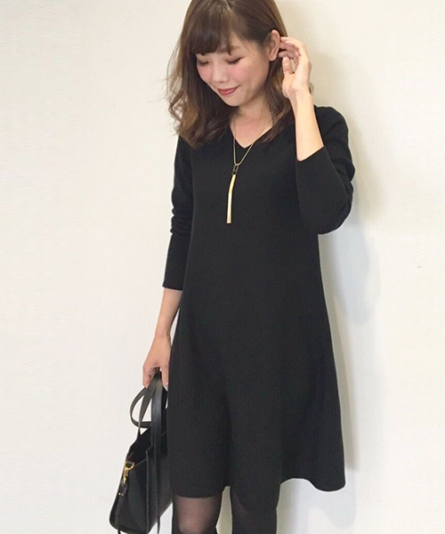 STUDIOUS（ステュディオス）の「【WEB限定】STUDIOUS AラインVネックニットワンピース（ワンピース・レディース・ベージュ/バーガンディー/ブラック・FREE）」の2枚目の写真