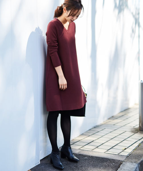 STUDIOUS（ステュディオス）の「【WEB限定】STUDIOUS AラインVネックニットワンピース（ワンピース・レディース・ベージュ/バーガンディー/ブラック・FREE）」の5枚目の写真