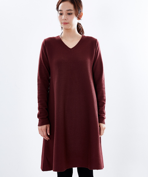 STUDIOUS（ステュディオス）の「【WEB限定】STUDIOUS AラインVネックニットワンピース（ワンピース・レディース・ベージュ/バーガンディー/ブラック・FREE）」の9枚目の写真