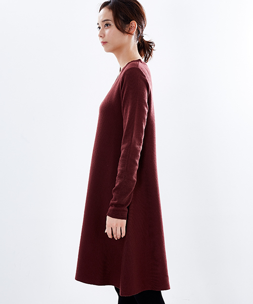 STUDIOUS（ステュディオス）の「【WEB限定】STUDIOUS AラインVネックニットワンピース（ワンピース・レディース・ベージュ/バーガンディー/ブラック・FREE）」の10枚目の写真