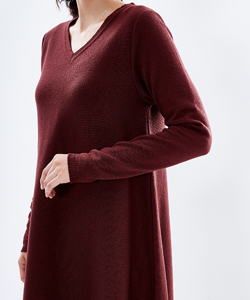 STUDIOUS（ステュディオス）の「【WEB限定】STUDIOUS AラインVネックニットワンピース（ワンピース・レディース・ベージュ/バーガンディー/ブラック・FREE）」の13枚目の写真