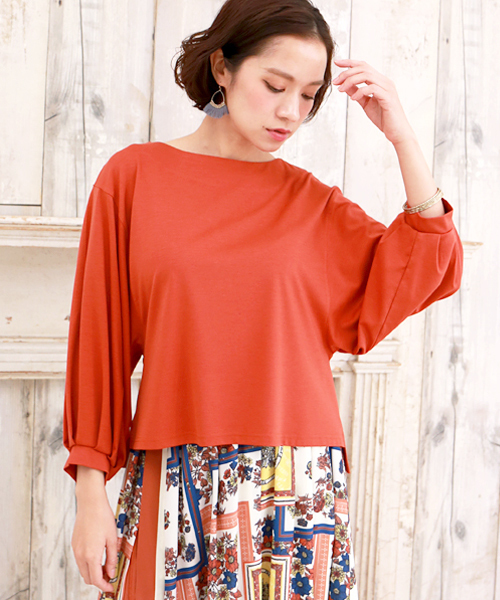 Bou Jeloud(ブージュルード)の「【ボリュームスリーブ】バルーンシルエットトップス(Tシャツ/カットソー・レディース・ネイビー/オレンジ/レッド/オフホワイト・FREE)」の4枚目の写真