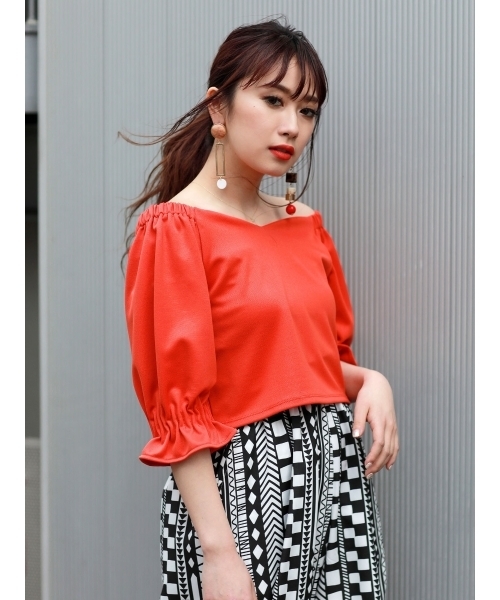 MURUA（ムルーア）の「ギャザースリーブワイドＶ ＴＯＰＳ（Tシャツ/カットソー・レディース・ブラック/ピンク/オレンジ/オフホワイト・FREE）」の4枚目の写真