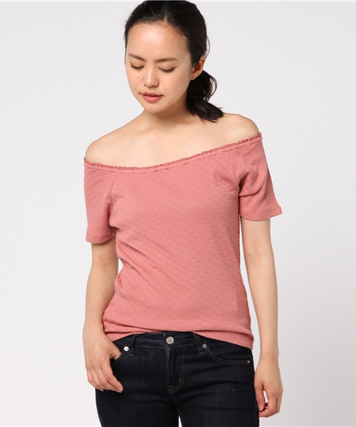 SLY（スライ）の「BOTTLE GOURD オフショルフリル TOPS（Tシャツ/カットソー・レディース・ホワイト/ブラック/ピンク系その他・1/2）」の13枚目の写真