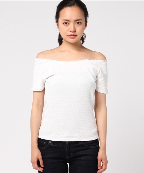 SLY（スライ）の「BOTTLE GOURD オフショルフリル TOPS（Tシャツ/カットソー・レディース・ホワイト/ブラック/ピンク系その他・1/2）」の4枚目の写真