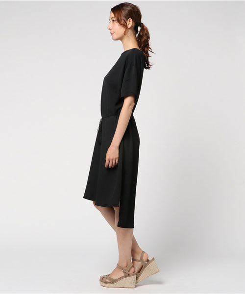 LBC（エルビーシー）の「タッセルベルト付きスリットワンピース        （ワンピース・レディース・マスタード/ブラック/ブルー・LARGE/MEDIUM）」の5枚目の写真