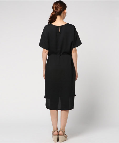 LBC（エルビーシー）の「タッセルベルト付きスリットワンピース        （ワンピース・レディース・マスタード/ブラック/ブルー・LARGE/MEDIUM）」の6枚目の写真