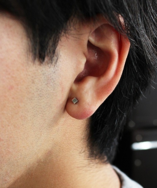 Vaya Con Dios（ヴァヤコンディオス）の「【VayaConDios/ヴァヤコンディオス】ステンレス製miniキュービックスクエアピアス[片耳用]（ピアス（片耳用）・メンズ・ブラック/シルバー/ゴールド/ピンクゴールド・FREE）」の3枚目の写真