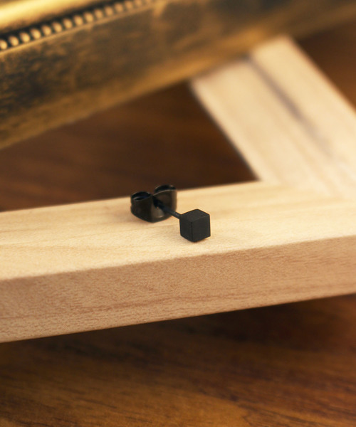 Vaya Con Dios（ヴァヤコンディオス）の「【VayaConDios/ヴァヤコンディオス】ステンレス製miniキュービックスクエアピアス[片耳用]（ピアス（片耳用）・メンズ・ブラック/シルバー/ゴールド/ピンクゴールド・FREE）」の13枚目の写真