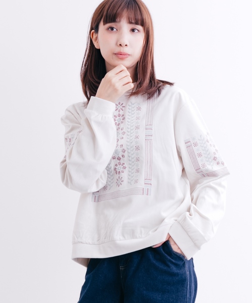 MERLOT（メルロー）の「しんでんのおにわししゅうベロア調ブラウス7254（シャツ/ブラウス・レディース・ライトブルー/ブラック/アイボリー・FREE）」の2枚目の写真