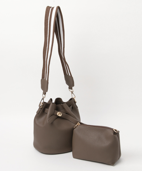 PLAIN CLOTHING（プレーンクロージング）の「フェイクレザー巾着バッグ【PLAIN CLOTHING】（ショルダーバッグ・レディース・モカ/ブラック/ボルドー/キャメル・FREE）」の20枚目の写真