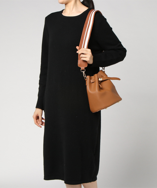 PLAIN CLOTHING（プレーンクロージング）の「フェイクレザー巾着バッグ【PLAIN CLOTHING】（ショルダーバッグ・レディース・モカ/ブラック/ボルドー/キャメル・FREE）」の17枚目の写真