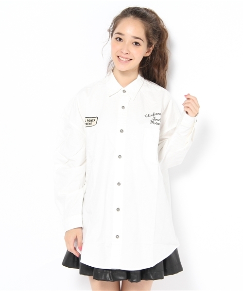 Kastane（カスタネ）の「ワッペン付き刺繍シャツ（シャツ/ブラウス・レディース・オフホワイト/ブラック・FREE）」の2枚目の写真