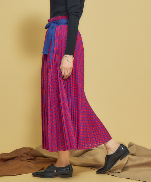 Abahouse Devinette（ドゥヴィネット）の「チェックプリーツスカート（スカート・レディース・ネイビー/レッド・フリー）」の4枚目の写真
