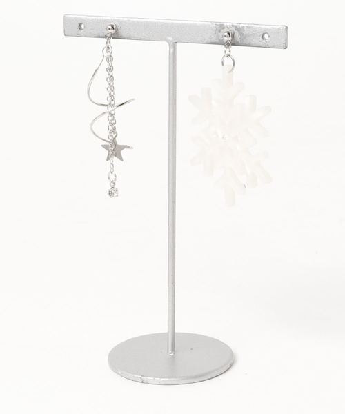 チャイハネ（チャイハネ）の「【チャイハネ】雪の結晶アシンメトリーピアス（ピアス（両耳用）・レディース・ホワイト/ライトブルー/ブラウン/ブルー・FREE）」の2枚目の写真