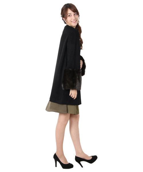 sankyo shokai(サンキョウショウカイ)の「カシミヤロリス袖ノーカラーコート(ノーカラーコート・レディース・ブラック/ベージュ・11号/9号)」の6枚目の写真
