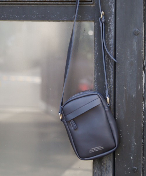 GLOBAL WORK（グローバルワーク）の「アーバンキャリーショルダー/844223（ショルダーバッグ・メンズ・ブラック/カーキ/ネイビー/チャコールグレー・FREE）」の4枚目の写真
