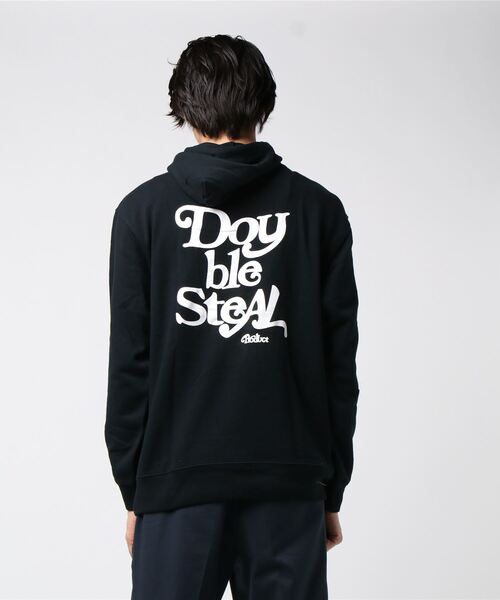 DOUBLE STEAL(ダブルスティール)の「Delivery Font スウェットパーカー(パーカー・メンズ・ホワイト×レッド/ブラック×ホワイト/ブラック×レッド/レッド/杢グレー・MEDIUM/X-LARGE/LARGE)」の2枚目の写真
