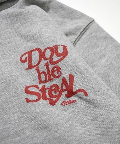 DOUBLE STEAL(ダブルスティール)の「Delivery Font スウェットパーカー(パーカー・メンズ・ホワイト×レッド/ブラック×ホワイト/ブラック×レッド/レッド/杢グレー・MEDIUM/X-LARGE/LARGE)」の8枚目の写真