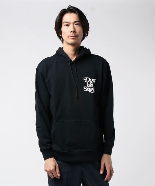 DOUBLE STEAL(ダブルスティール)の「Delivery Font スウェットパーカー(パーカー・メンズ・ホワイト×レッド/ブラック×ホワイト/ブラック×レッド/レッド/杢グレー・MEDIUM/X-LARGE/LARGE)」の14枚目の写真