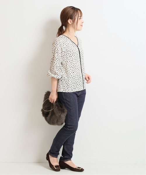 La TOTALITE(ラトータリテ)の「レオパードパイピング Vネックブラウス【手洗い可能】◆(シャツ/ブラウス・レディース・オートミール・FREE)」の19枚目の写真