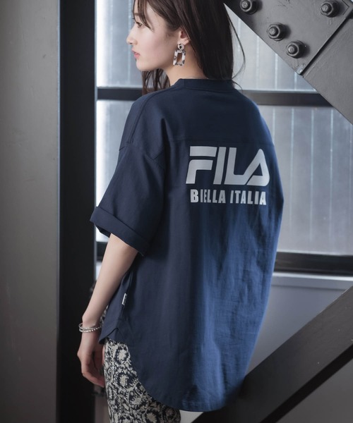 FILA（フィラ）の「FILA/フィラ フロント＆バックロゴ ビッグシルエットフットボール半袖Tシャツ（Tシャツ/カットソー・レディース・ホワイト/ブラック/ベージュ/ネイビー/チャコール・FREE）」の5枚目の写真