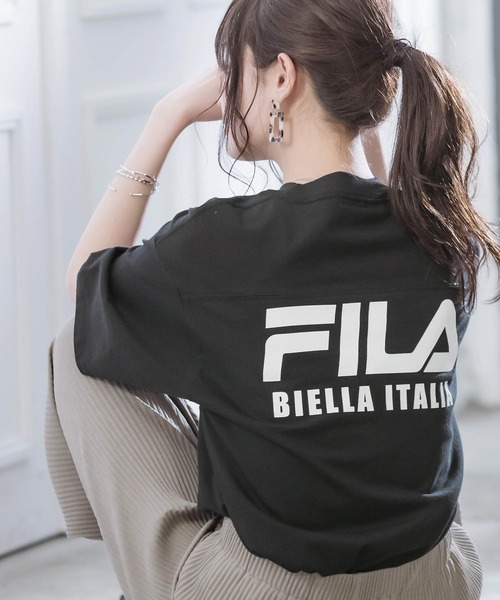 FILA（フィラ）の「FILA/フィラ フロント＆バックロゴ ビッグシルエットフットボール半袖Tシャツ（Tシャツ/カットソー・レディース・ホワイト/ブラック/ベージュ/ネイビー/チャコール・FREE）」の2枚目の写真