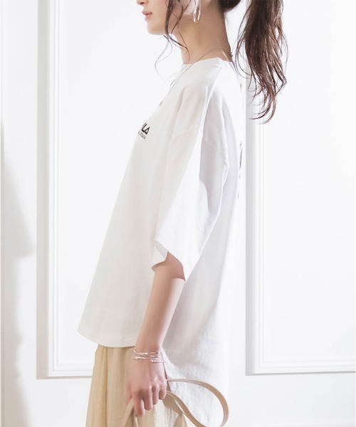 FILA（フィラ）の「FILA/フィラ フロント＆バックロゴ ビッグシルエットフットボール半袖Tシャツ（Tシャツ/カットソー・レディース・ホワイト/ブラック/ベージュ/ネイビー/チャコール・FREE）」の15枚目の写真