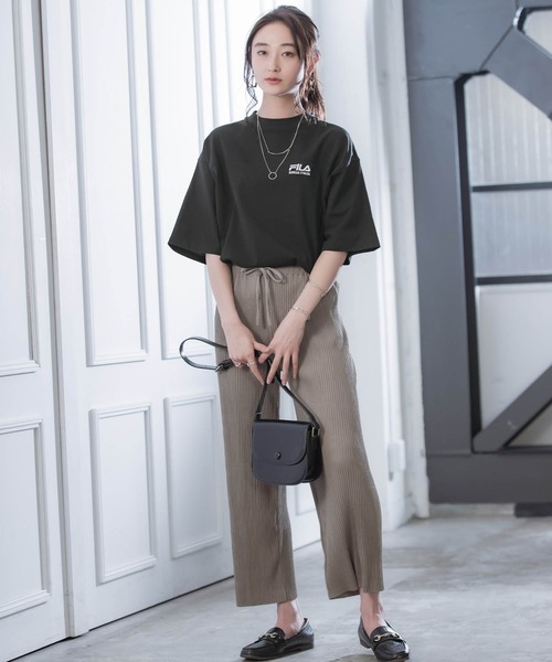 FILA（フィラ）の「FILA/フィラ フロント＆バックロゴ ビッグシルエットフットボール半袖Tシャツ（Tシャツ/カットソー・レディース・ホワイト/ブラック/ベージュ/ネイビー/チャコール・FREE）」の10枚目の写真