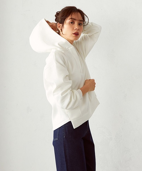 COMME CA ISM（コムサイズム）の「〈イージーケア〉 ダンボールニット サイドスリット パーカー（パーカー・レディース・ホワイト/ブラック/チャコール・MEDIUM/LARGE）」の2枚目の写真