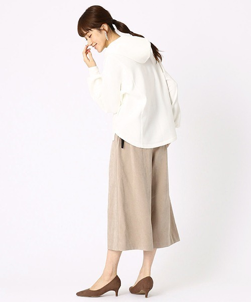 COMME CA ISM（コムサイズム）の「〈イージーケア〉 ダンボールニット サイドスリット パーカー（パーカー・レディース・ホワイト/ブラック/チャコール・MEDIUM/LARGE）」の4枚目の写真