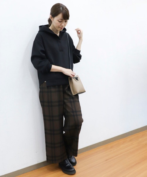 COMME CA ISM（コムサイズム）の「〈イージーケア〉 ダンボールニット サイドスリット パーカー（パーカー・レディース・ホワイト/ブラック/チャコール・MEDIUM/LARGE）」の21枚目の写真