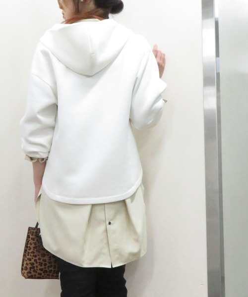 COMME CA ISM（コムサイズム）の「〈イージーケア〉 ダンボールニット サイドスリット パーカー（パーカー・レディース・ホワイト/ブラック/チャコール・MEDIUM/LARGE）」の19枚目の写真