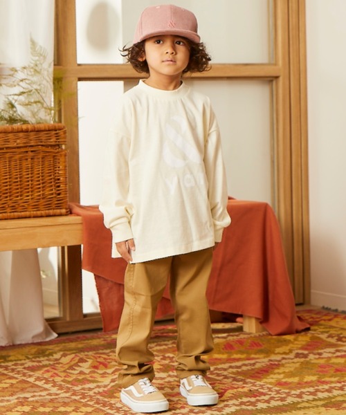 ＆yam（アンドヤム）の「BIG ロゴロンT（Tシャツ/カットソー・キッズ・ブルー/ピンク/オフホワイト/ブラウン/ベージュ/チャコールグレー・150/160/100/110/120/130/140）」の2枚目の写真